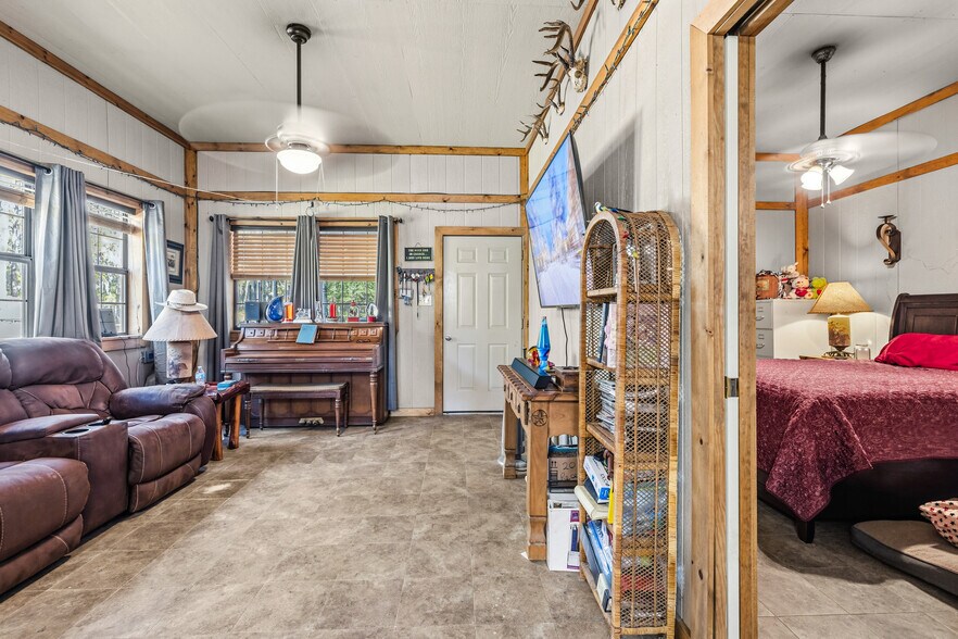 More Photos Of 1350 Moxley Camp Rd, Karnack Specialty For Sale