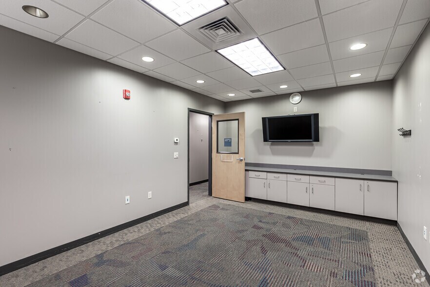 More Photos Of 600 Saw Mill Rd, West Haven Office For Sale