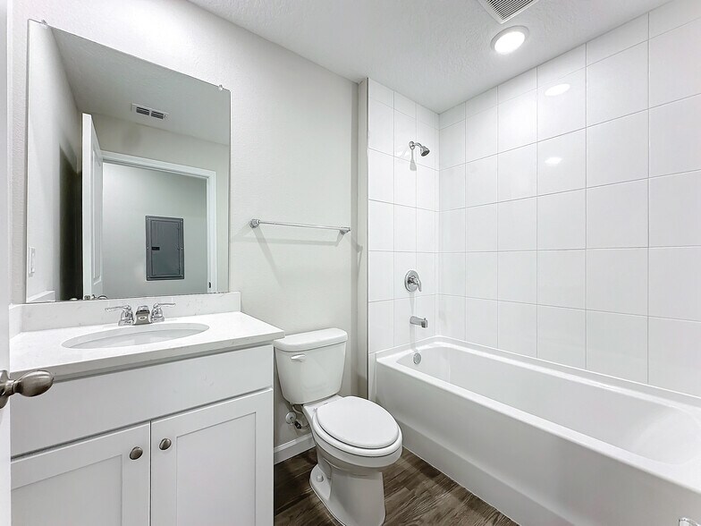 More Photos Of 6421 Breezy Oaks Way, Jacksonville Apartments For Sale