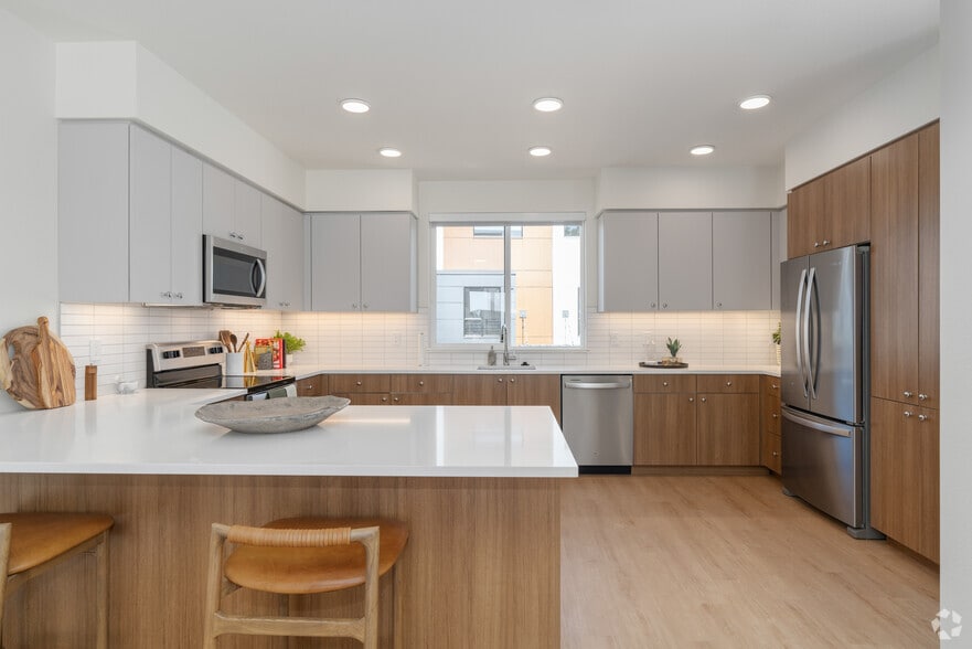 More Photos Of 3405 SE Reed Dr, Hillsboro Apartments For Lease