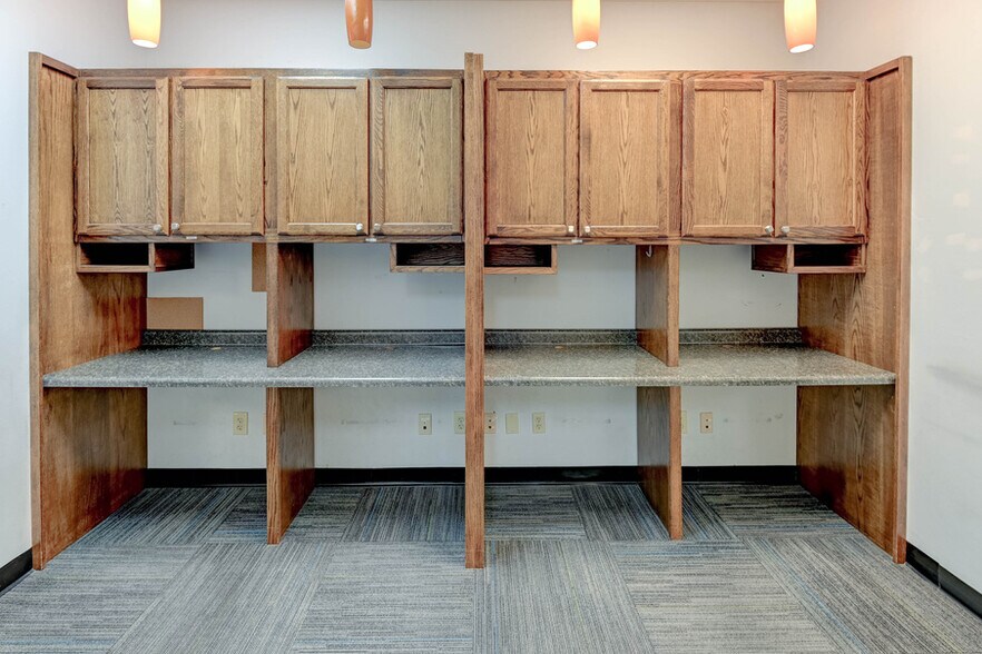 More Photos Of 1315-1317 SW 6th Ave, Topeka Medical For Sale