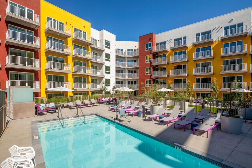 More Photos Of 750 S Oxford Ave, Los Angeles Apartments For Lease