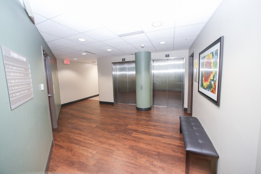 More Photos Of 141 W 22nd St, Anderson Medical For Lease