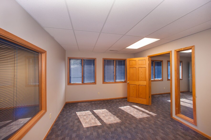 More Photos Of 8980 Hickman Rd, Clive Office For Sale