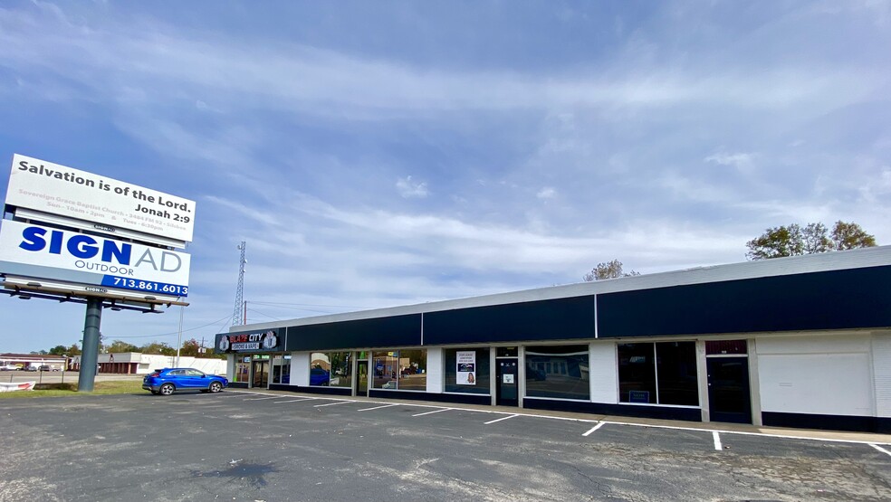 Primary Photo Of 980 N 5th St, Silsbee Flex For Lease