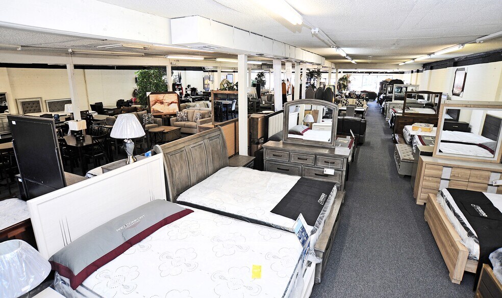 More Photos Of 209 N Arroyo Blvd, Nogales Storefront For Sale