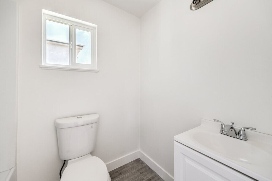 More Photos Of 119 W New York Ave, Las Vegas Apartments For Sale