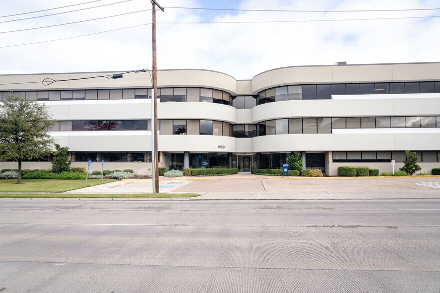 Primary Photo Of 1650 W Rosedale St, Fort Worth Medical For Lease