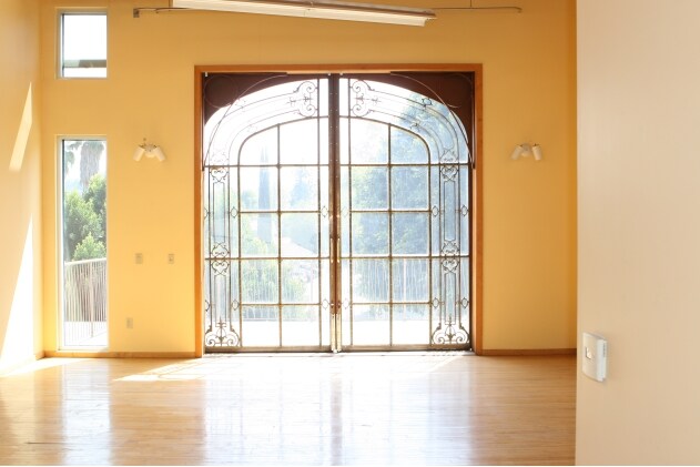 More Photos Of 15422 Ventura Blvd, Sherman Oaks Loft Creative Space For Lease
