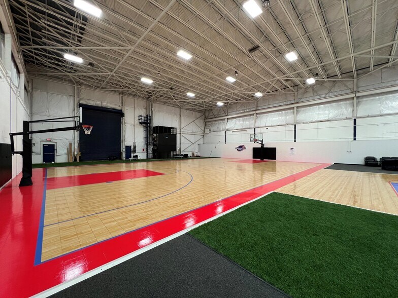 More Photos Of 8100 Tyler Blvd, Mentor Warehouse For Lease