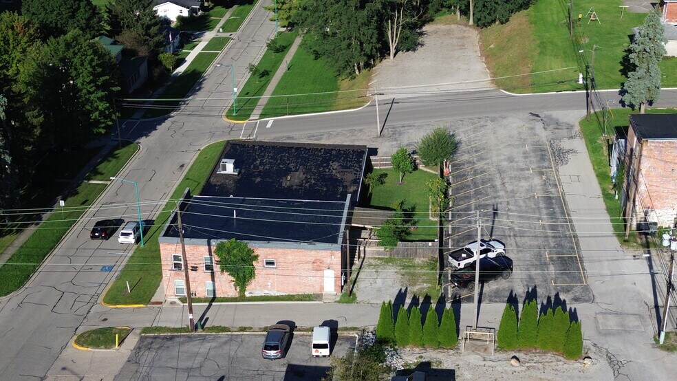 More Photos Of 111 W Hazel St, Albion Light Manufacturing For Sale