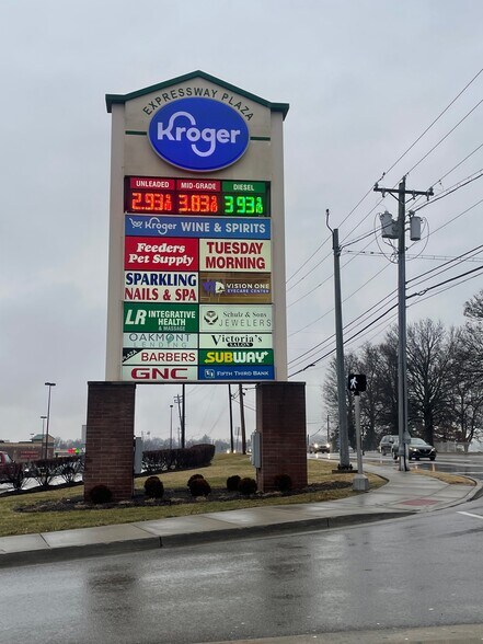 More Photos Of 2156 Dixie Hwy, Fort Mitchell Unknown For Lease