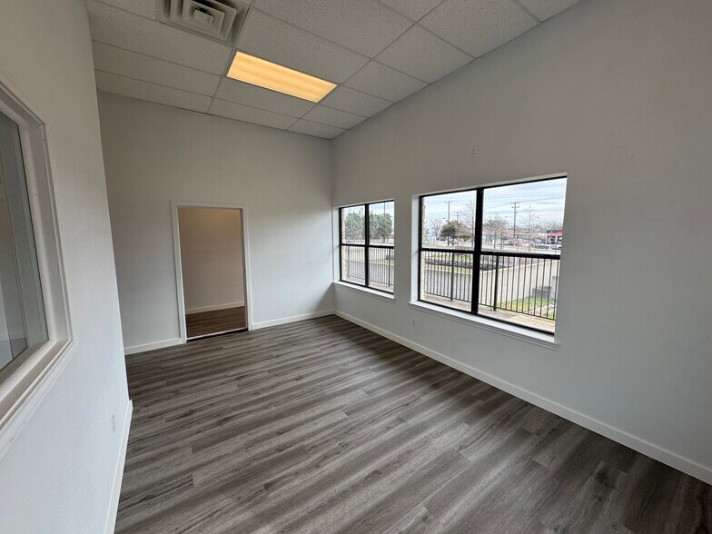 More Photos Of 1100 Sam Bass Rd, Round Rock Storefront Retail Office For Lease