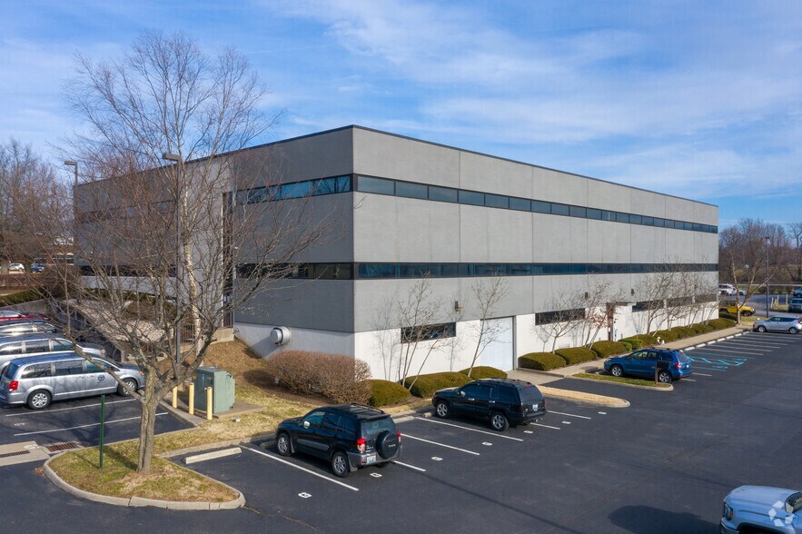 More Photos Of 2008 Mercer Rd, Lexington Office For Lease