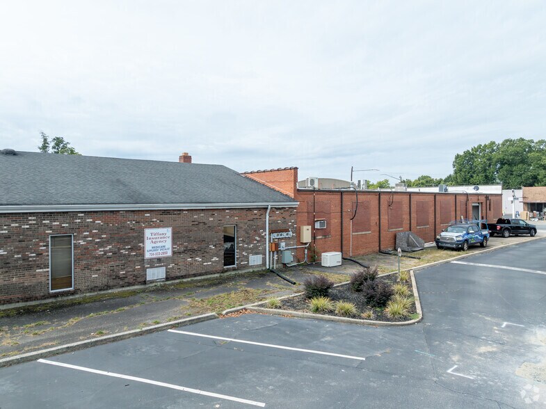 More Photos Of 700 N Cannon Blvd, Kannapolis Storefront Retail Office For Lease