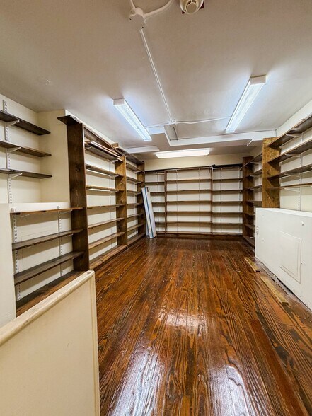 More Photos Of 144-150 W Center St, Marion Storefront For Lease