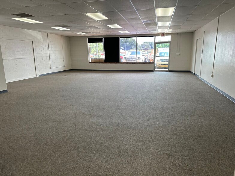 More Photos Of 120-206 N Main St, Chiefland Storefront For Lease