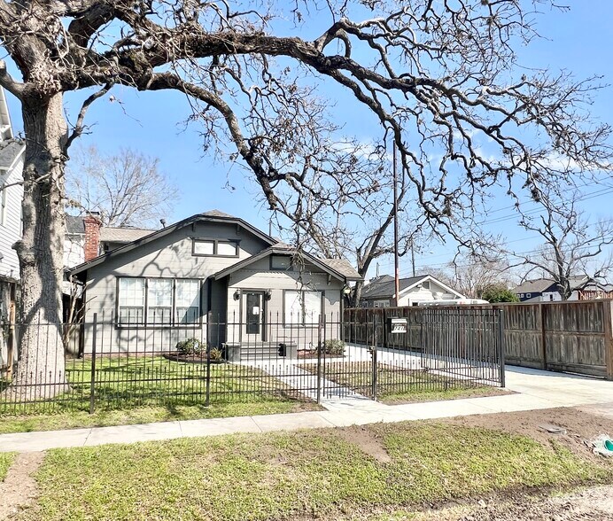 Primary Photo Of 741 E 9th St, Houston Office Residential For Lease