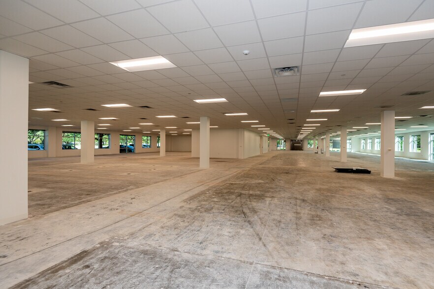 More Photos Of 8616 Freeport Pky, Irving Unknown For Lease