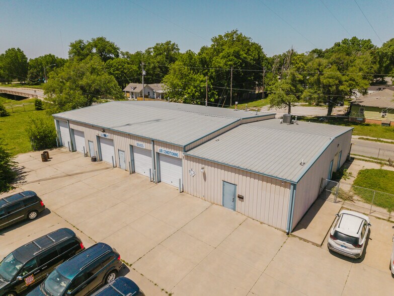 More Photos Of 2555 N Market St, Wichita Auto Repair For Sale