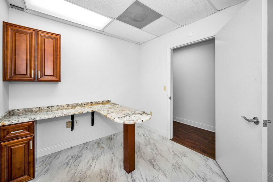More Photos Of 4021 Central Ave, Saint Petersburg Medical For Lease