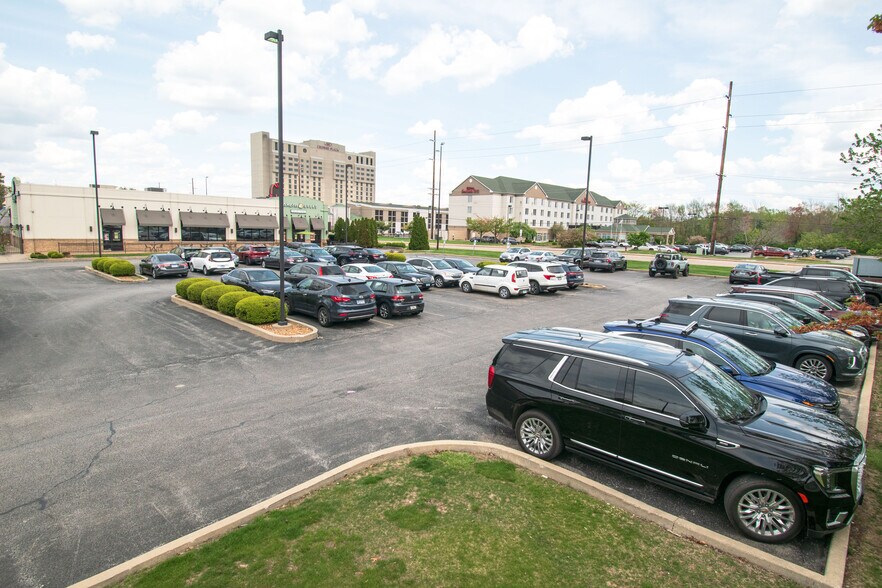 More Photos Of 3019 S Dirksen Pky, Springfield Restaurant For Sale