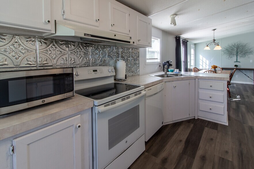 More Photos Of 20221 SW 5th Pl, Dunnellon Specialty For Sale