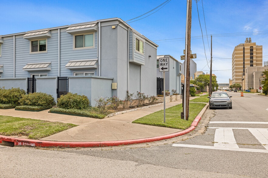 More Photos Of 525 11th St, Galveston Apartments For Sale