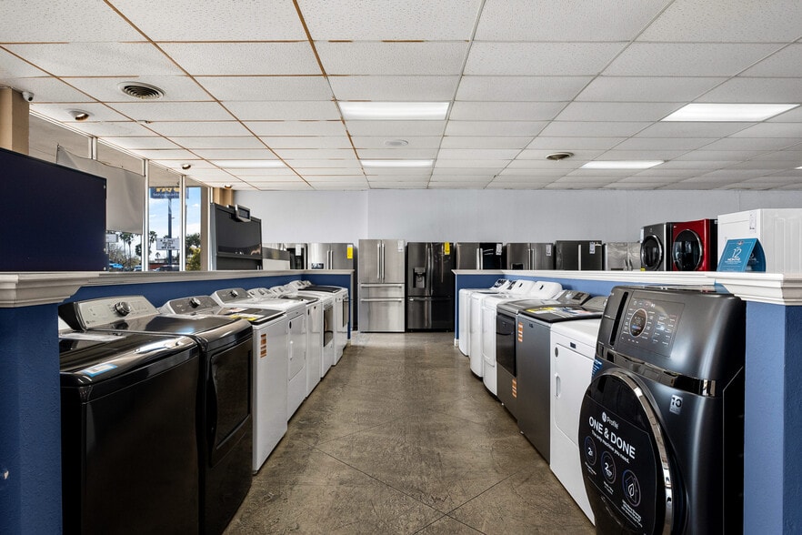 More Photos Of 3101 N 10th St, McAllen General Retail For Lease