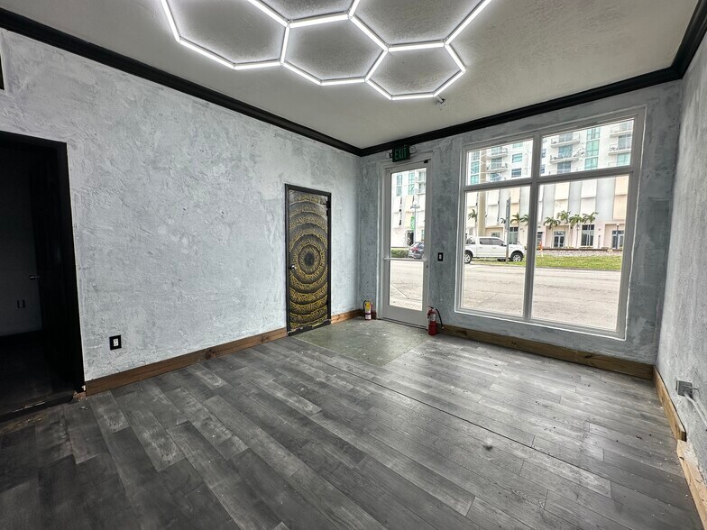 More Photos Of 111 S 21st Ave, Hollywood Office For Lease