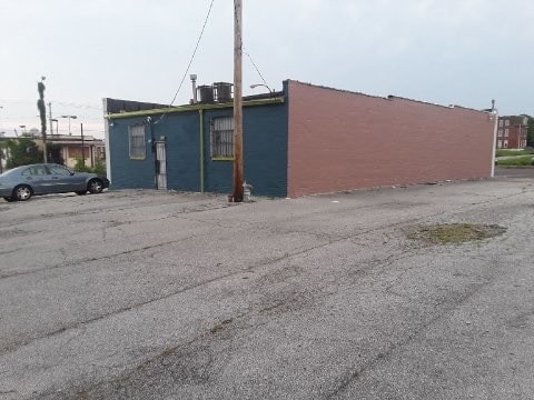 More Photos Of 2600 N Florissant Ave, Saint Louis Flex For Sale