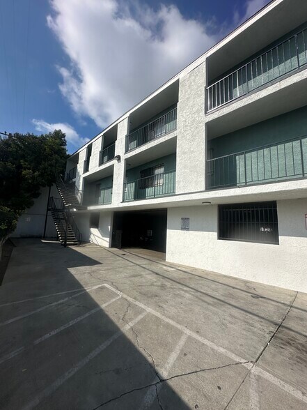 More Photos Of 812 E Hyde Park Blvd, Inglewood Apartments For Sale