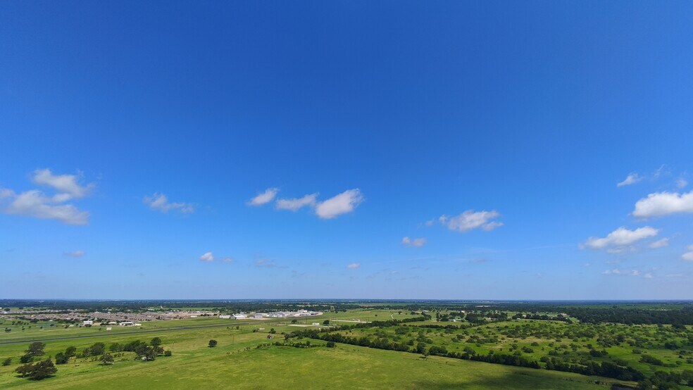 More Photos Of 415 Veterans Memorial Dr, Navasota Land For Sale