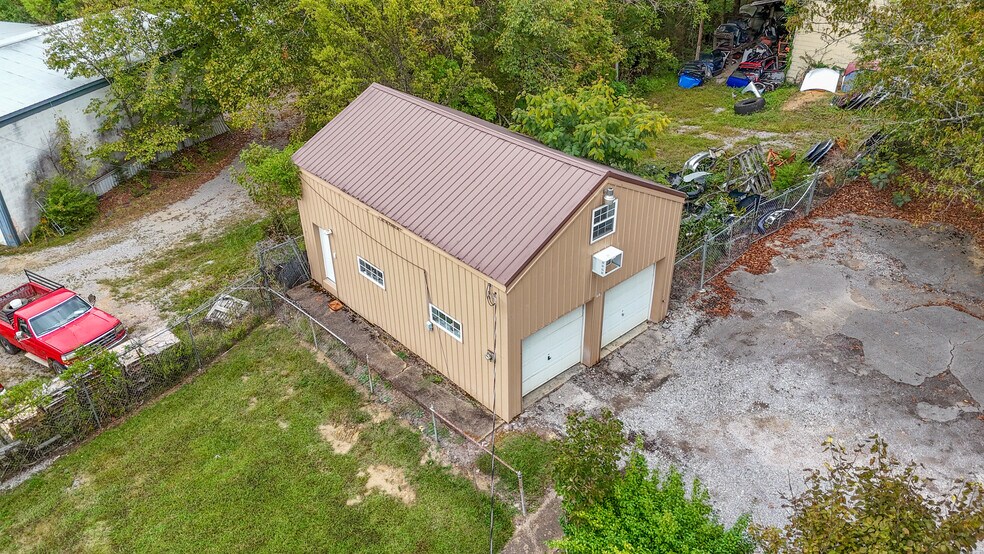 More Photos Of 1021 E Hendron Chapel Rd, Knoxville Manufacturing For Sale