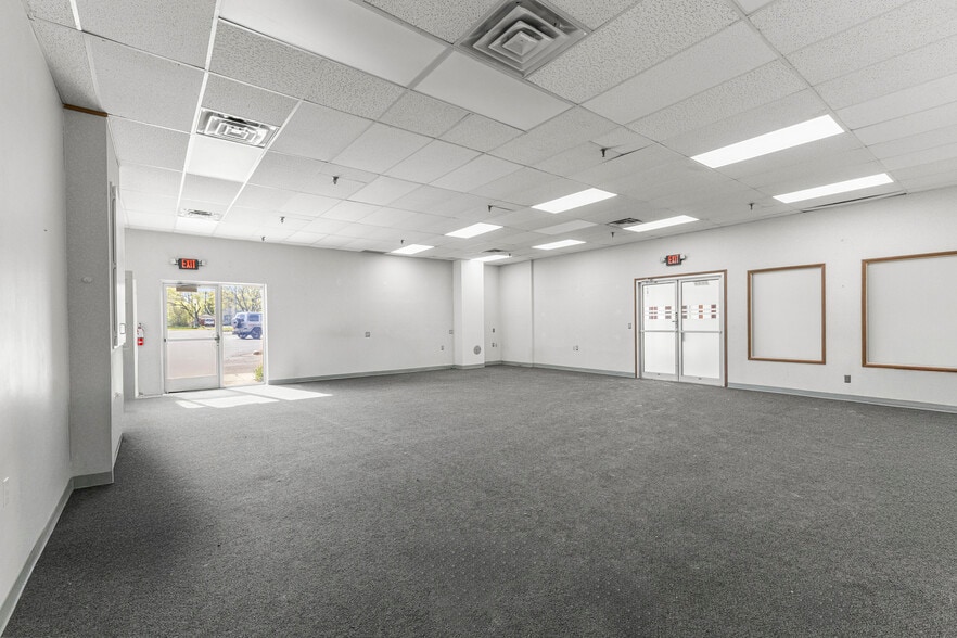 More Photos Of 35425 W Michigan Ave, Wayne General Retail For Lease