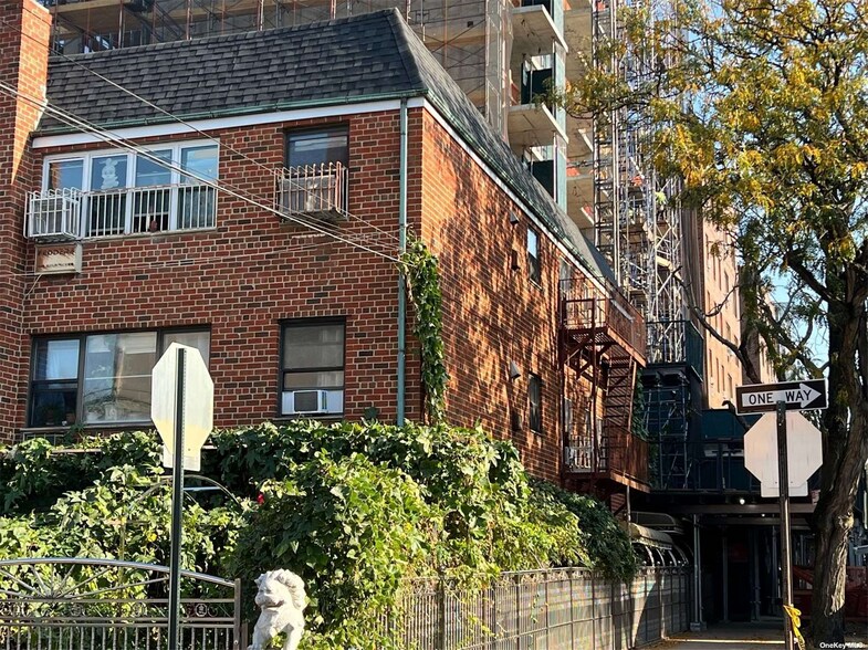 More Photos Of 4235 Saull St, Flushing Apartments For Sale