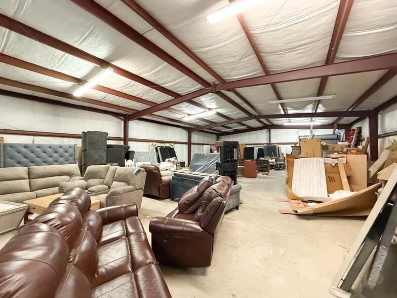 More Photos Of 760 Paul Maillard Rd, Luling Warehouse For Sale