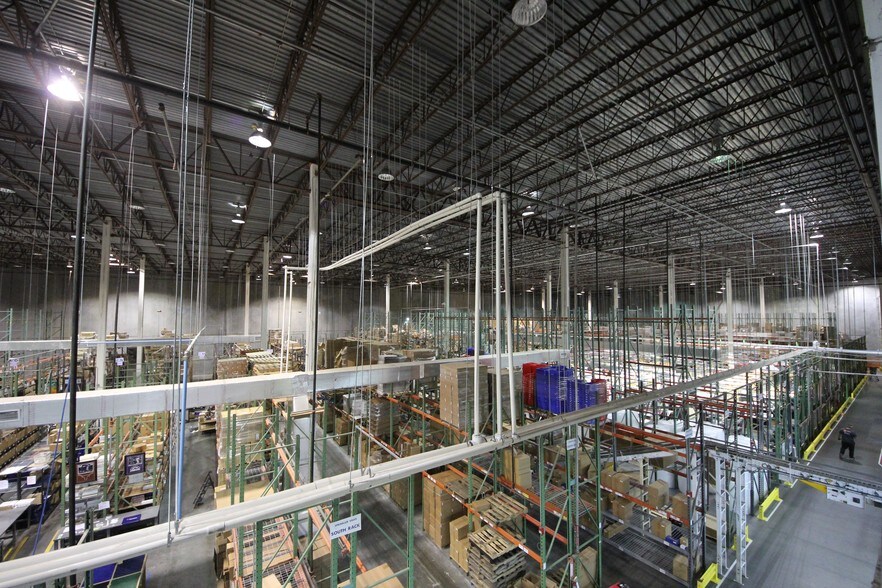 More Photos Of 251 International Pky, Sunrise Warehouse For Lease