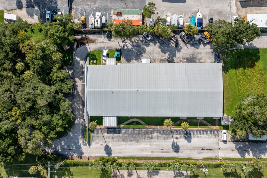 More Photos Of 1621 W University Pky, Sarasota Warehouse For Lease