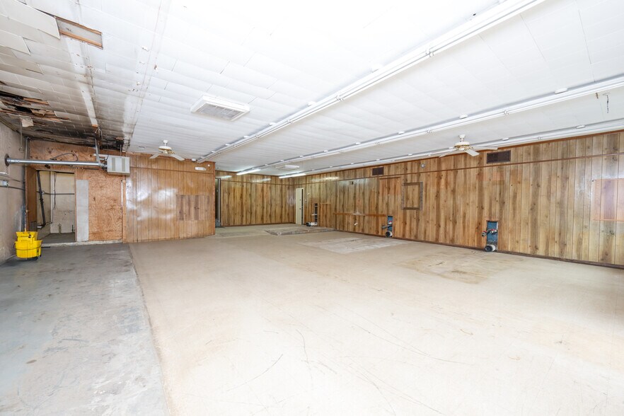More Photos Of 121 Thompson St, Pittsboro Freestanding For Lease