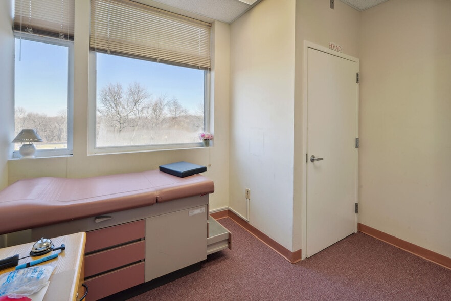 More Photos Of 1374 Whitehorse Hamilton Square Rd, Hamilton Medical For Sale