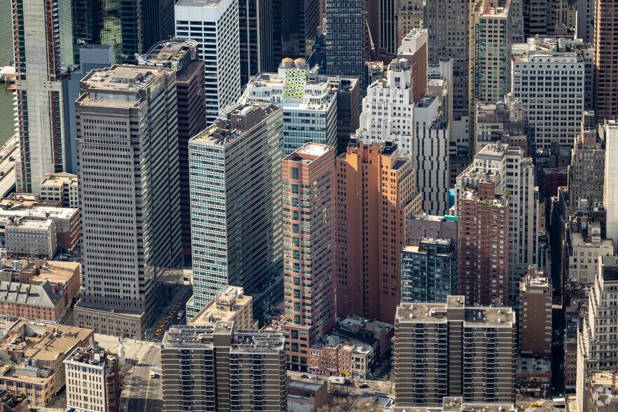 More Photos Of 40 Fulton St, New York Office For Lease