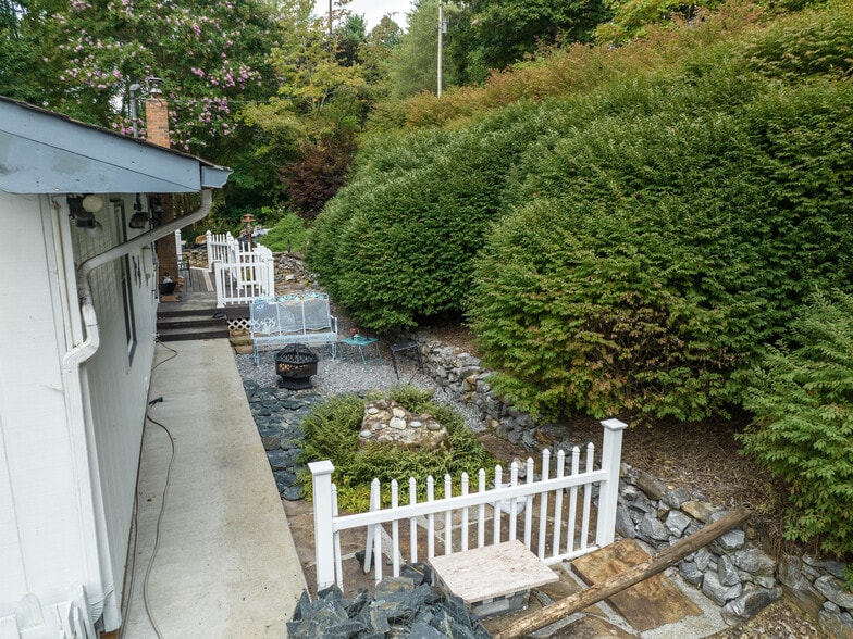 More Photos Of 371 Riverview Dr, Waynesville Manufactured Housing Mobile Home Park For Sale