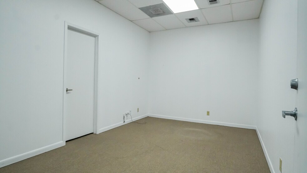 More Photos Of 8700 9th Ave, Port Arthur Office Residential For Lease