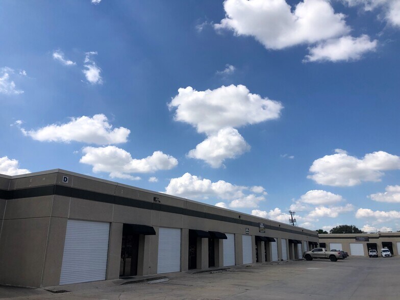 More Photos Of 14309 Toepperwein Rd, San Antonio Warehouse For Lease