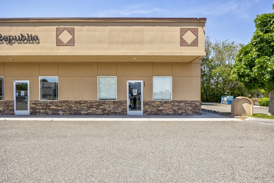 More Photos Of 515 N Neel St, Kennewick Storefront Retail Office For Lease