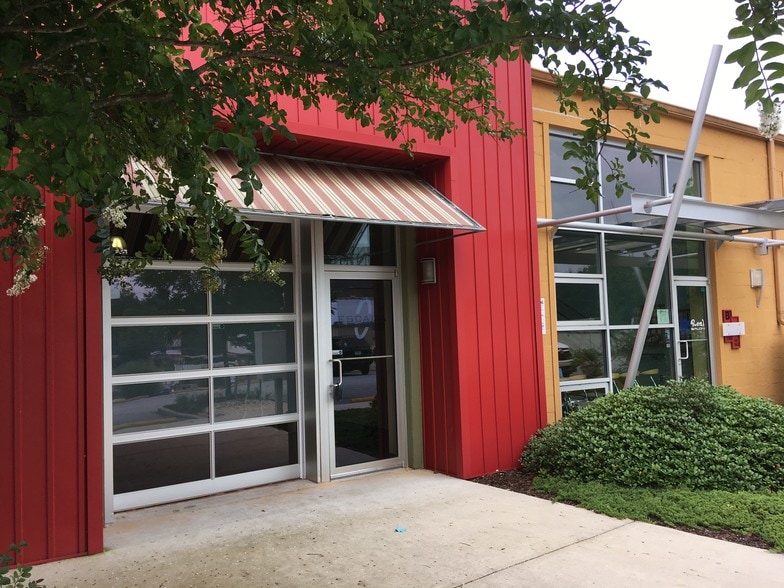 More Photos Of 2752 E Ponce de Leon Ave, Decatur Freestanding For Lease