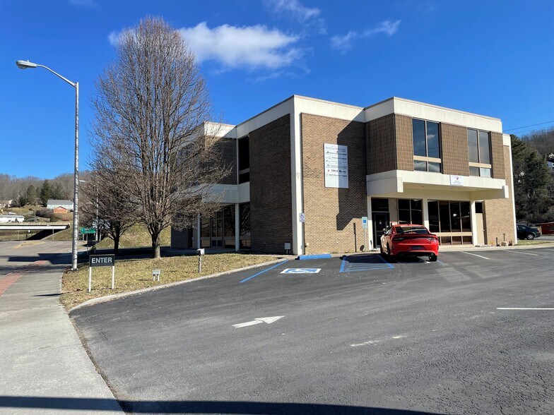 More Photos Of 501 Railroad Ave, Richlands Bank For Sale