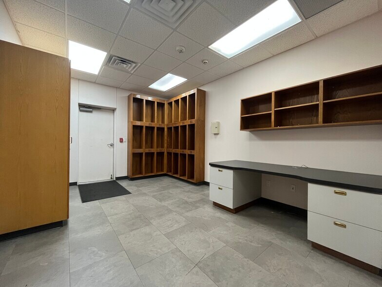 More Photos Of 10858 FM 346 W, Flint Office For Sale