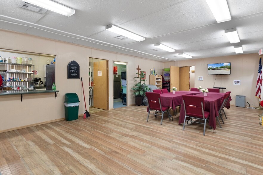 More Photos Of 15464 Cortez Blvd, Brooksville Unknown For Lease